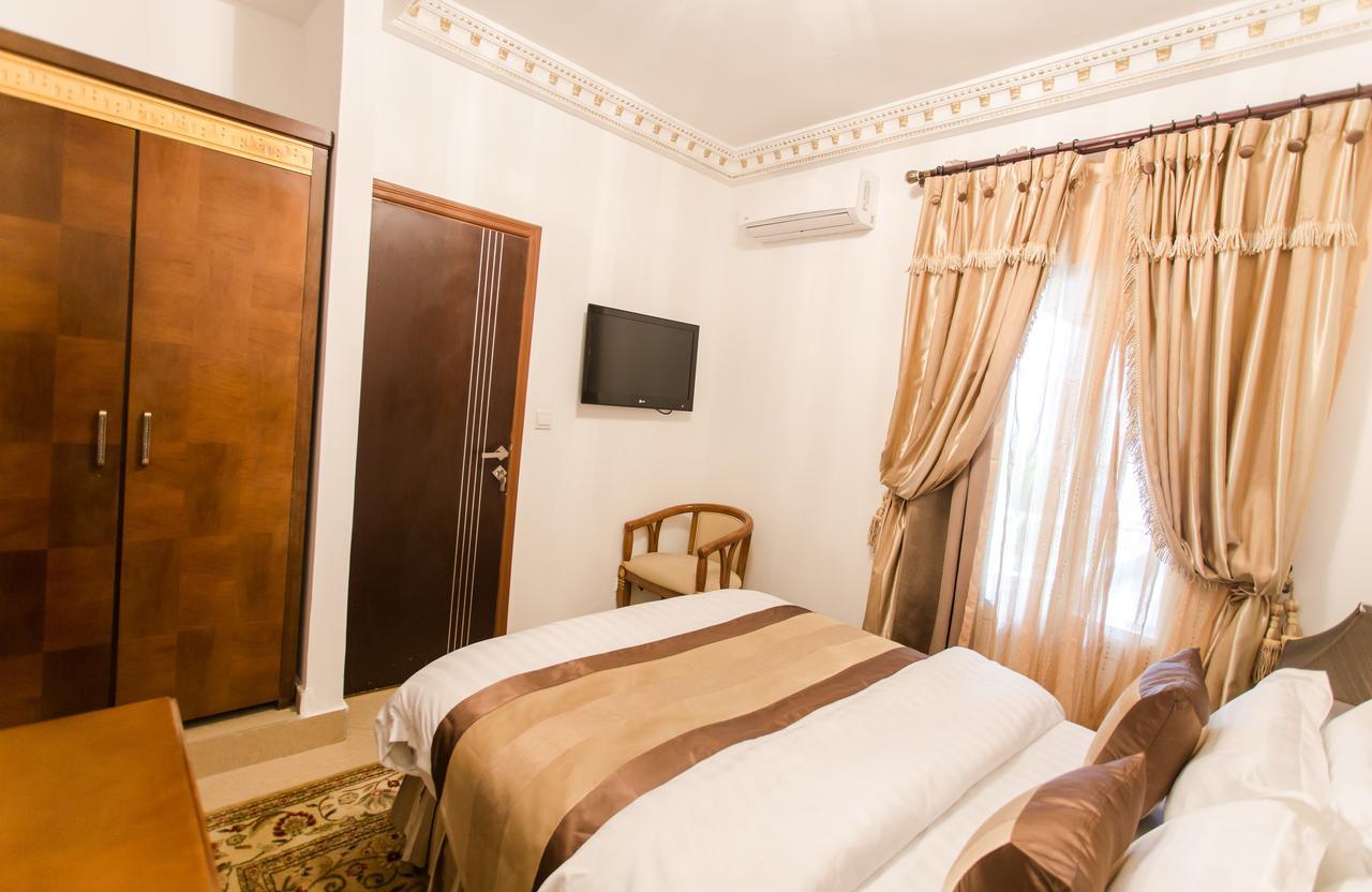 Residence Hoteliere Le Jomonia 利伯维尔 外观 照片